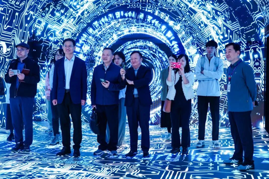 2024120602 国家广电总局发展研究中心一行赴南宫NG·28励丰文化调研指导
