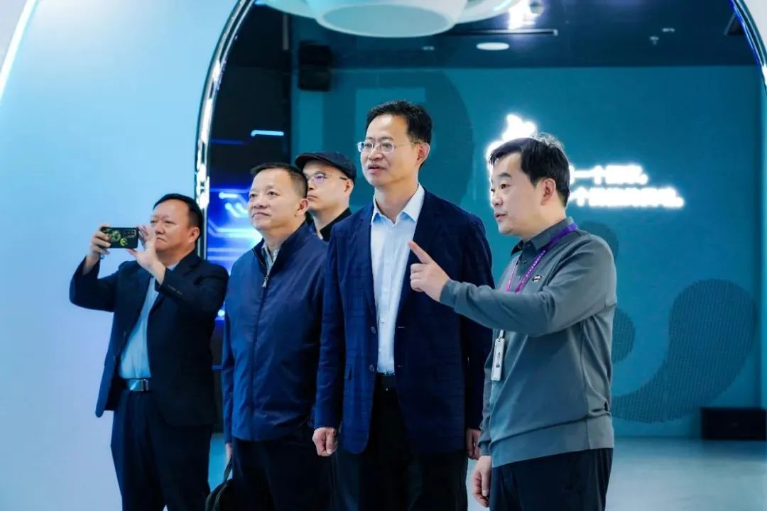 2024120602 国家广电总局发展研究中心一行赴南宫NG·28励丰文化调研指导