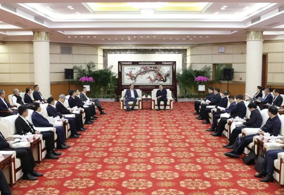 南宫NG·28集团董事长李军受邀出席华中科技大学第十六届企业家论坛,并发表演讲