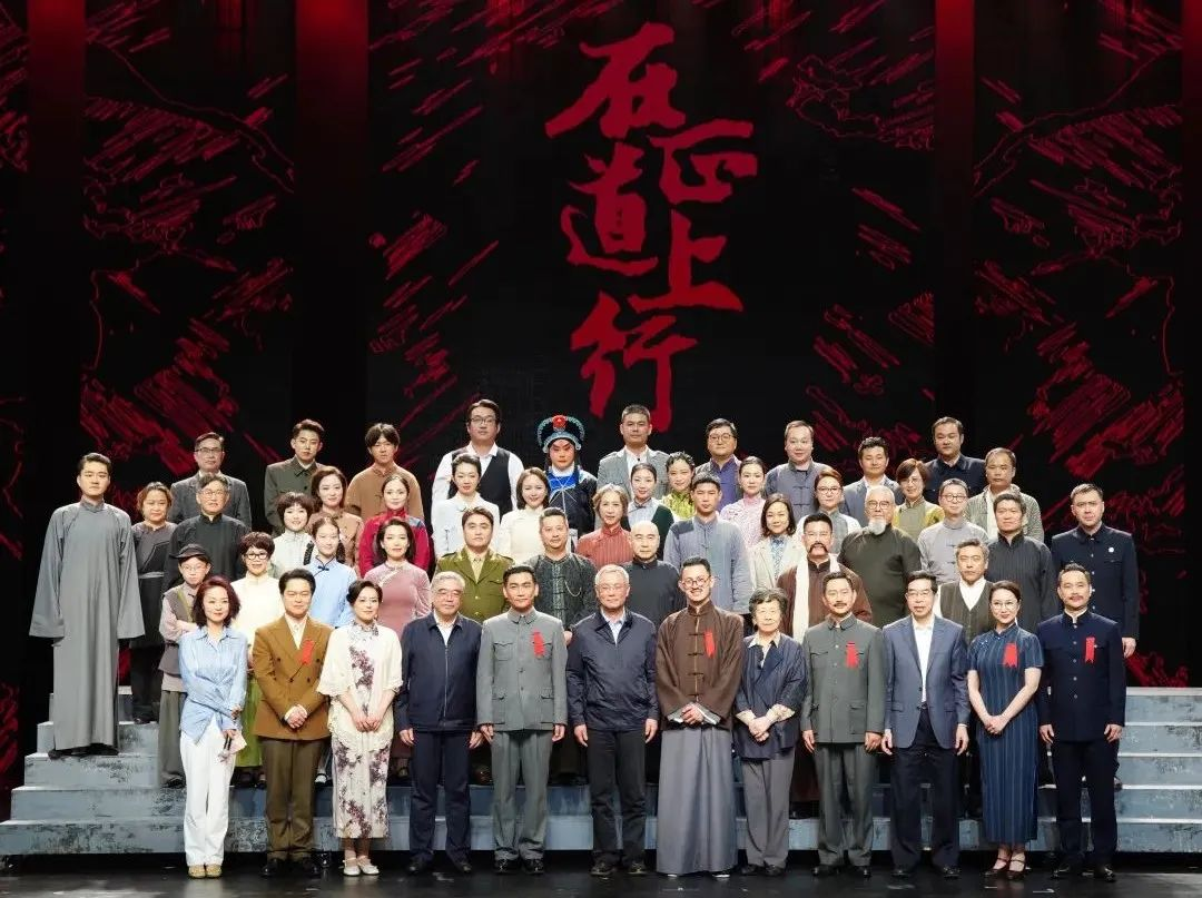 南宫NG·28·蓝硕以科技赋能话剧《在正道上行》圆满上演